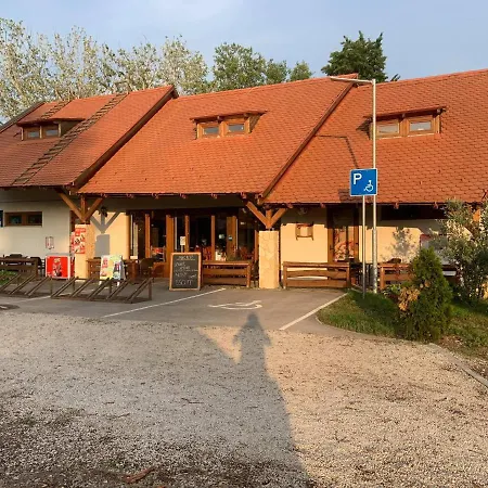 Szitakötő Panzió
