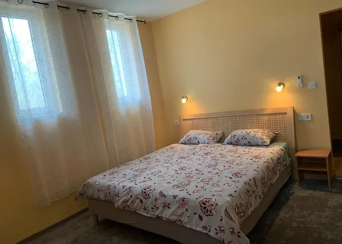 Szitakoeto Panzio Bed & Breakfast *